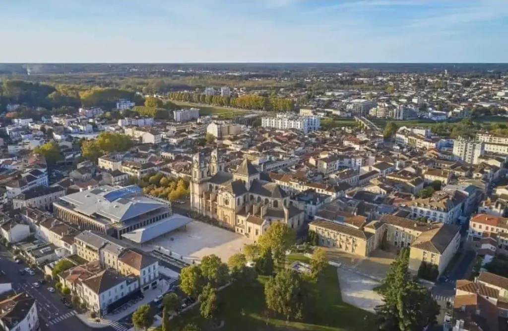 notre-territoire-d'action vue aérienne de la ville de Dax dans les Landes